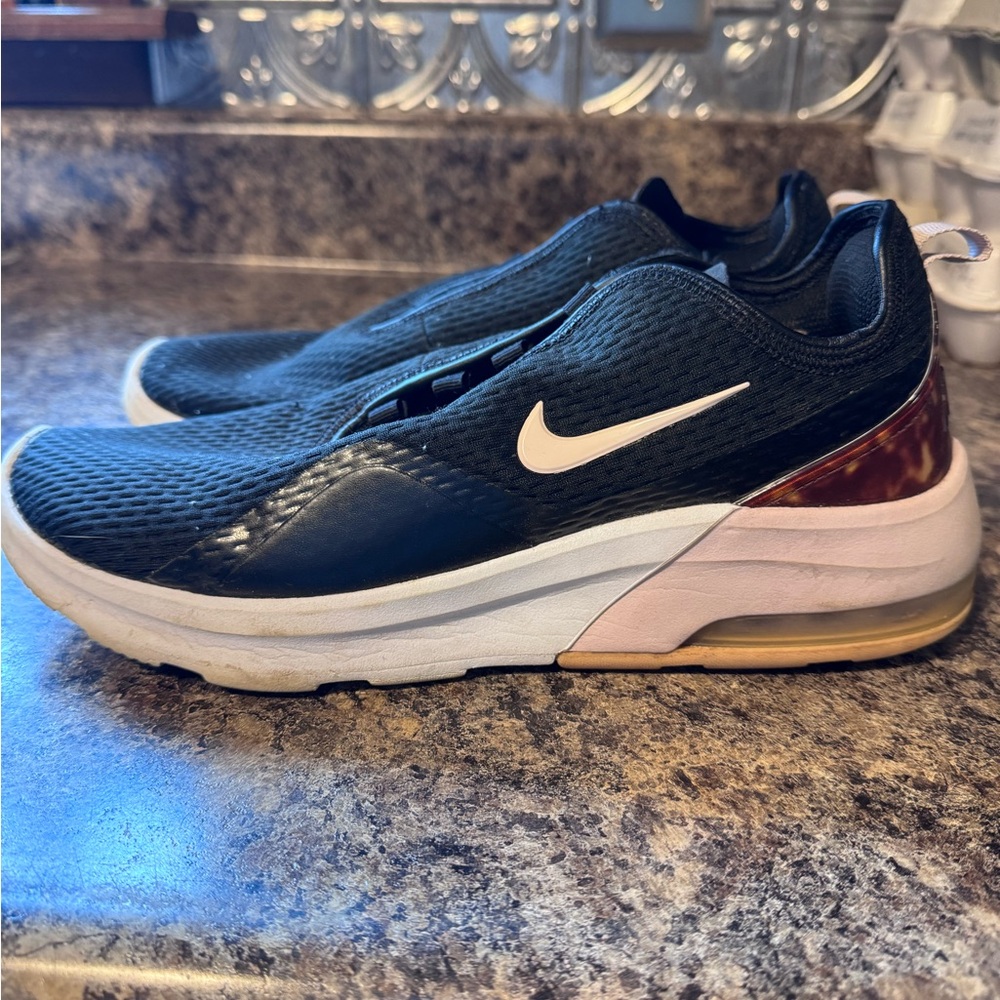 Nike Black and Pink size 10